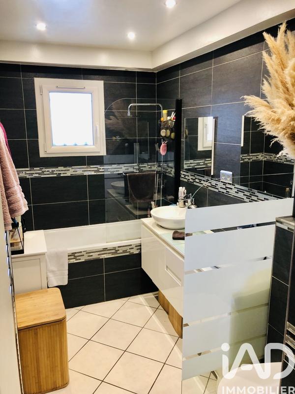 Maison - 99 m² - 5 pièces