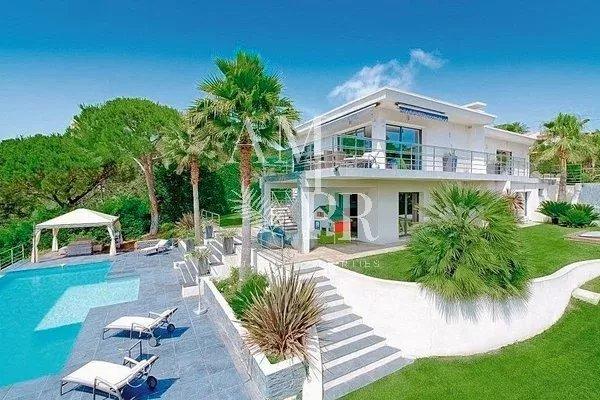 Villa - 261 m² - 6 pièces