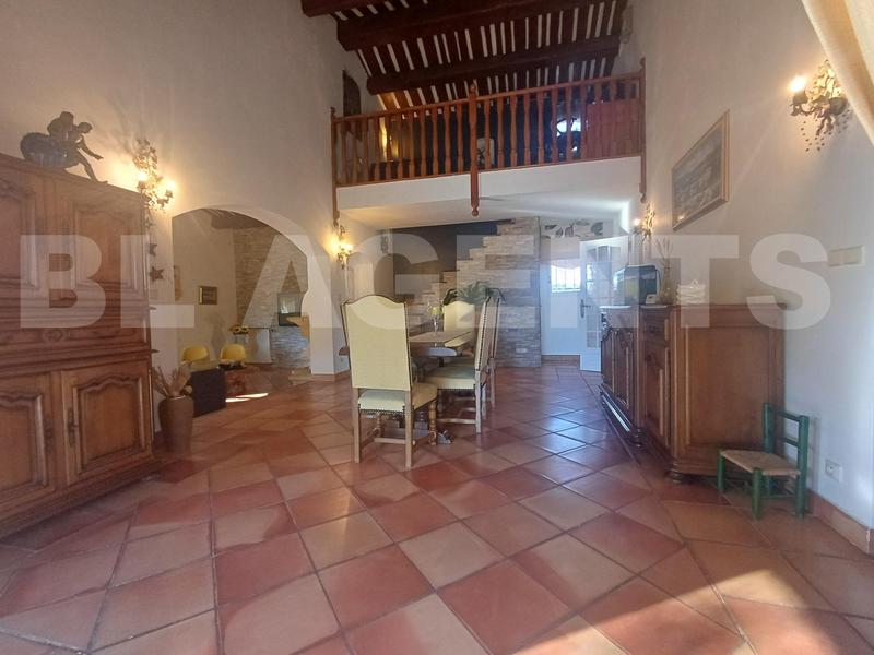 Demeure - 230 m² - 7 pièces