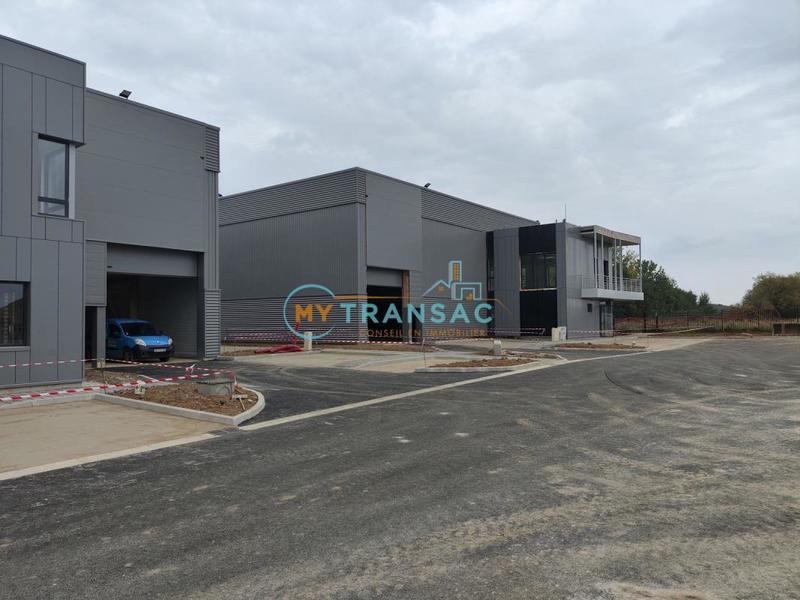 Local d'activités - 718 m²