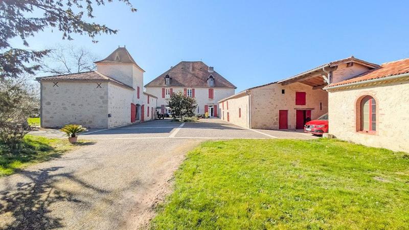 Maison de maîtres - 460 m² - 10 pièces