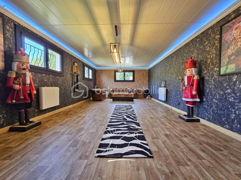 Maison - 200 m² - 6 pièces