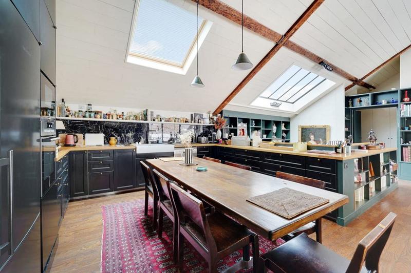 Maison - 201 m² - 7 pièces