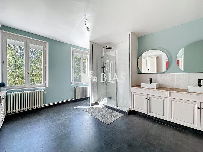 Maison - 249 m² - 6 pièces