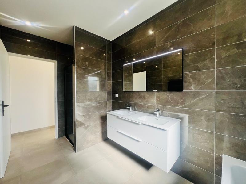 Pavillon - 130 m² - 5 pièces