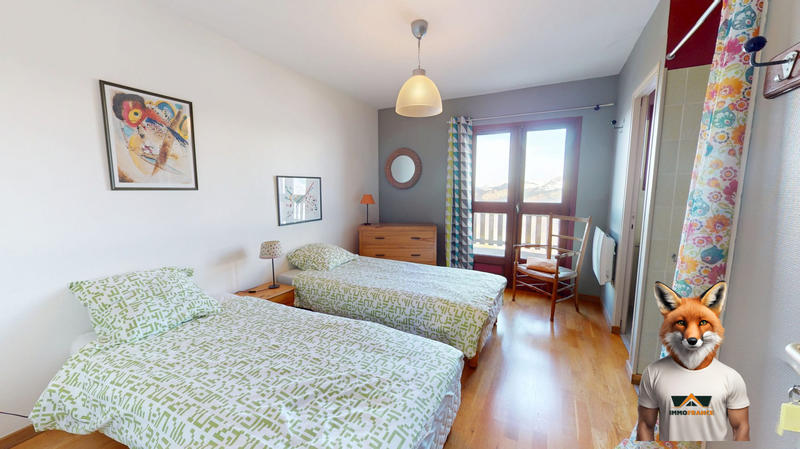 Local commercial - 1 017 m² - 28 pièces