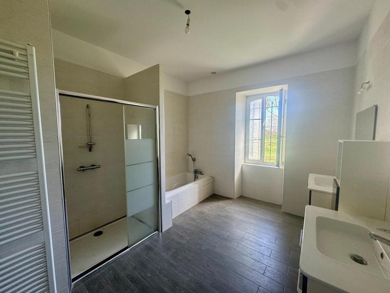 Maison - 273 m² - 6 pièces