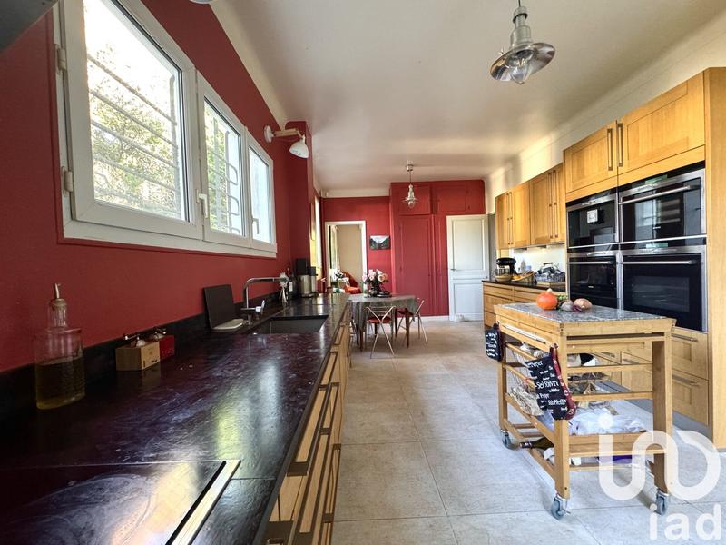 Maison - 238 m² - 8 pièces