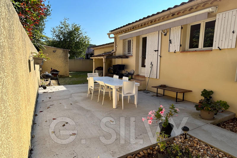 Maison - 206 m² - 8 pièces