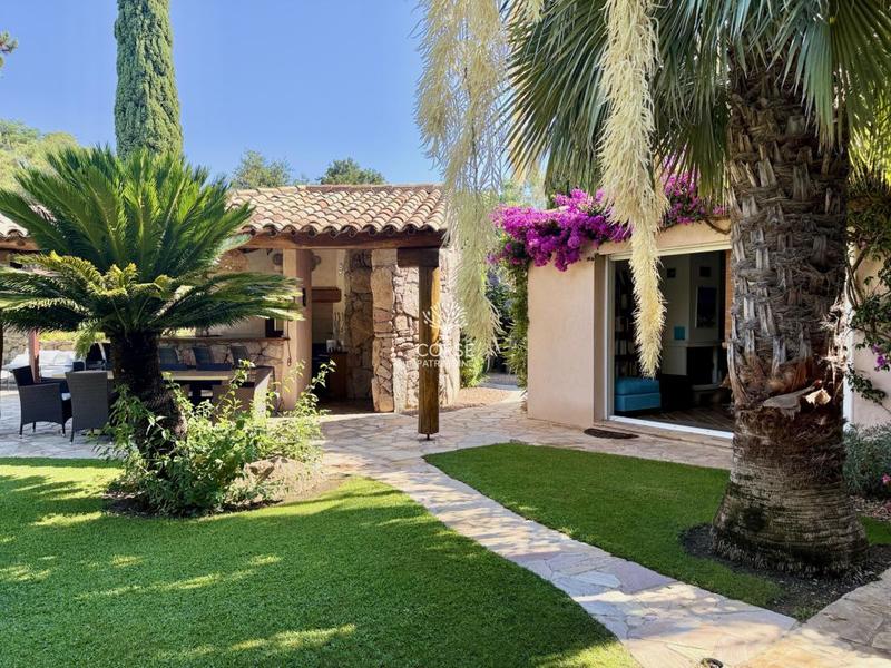 Propriété - 242 m² - 7 pièces