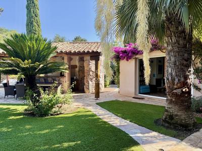 Propriété - 242 m² - 7 pièces