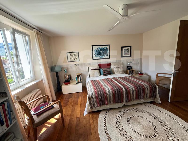 Demeure - 260 m² - 8 pièces