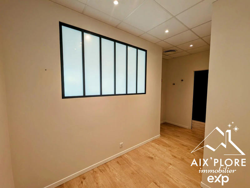 Local d'activités - 81 m²