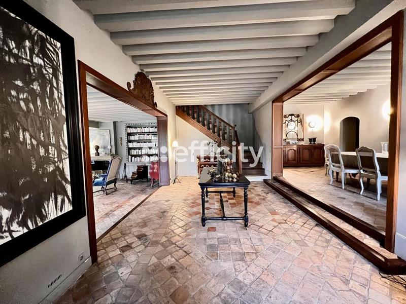 Maison - 447 m² - 12 pièces