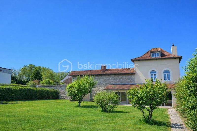 Maison - 208 m² - 4 pièces