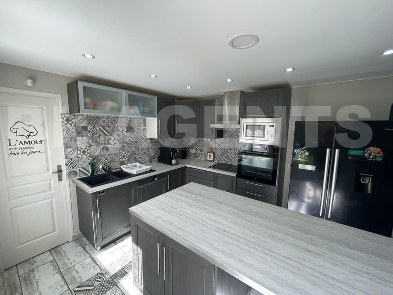 Villa - 157 m² - 8 pièces