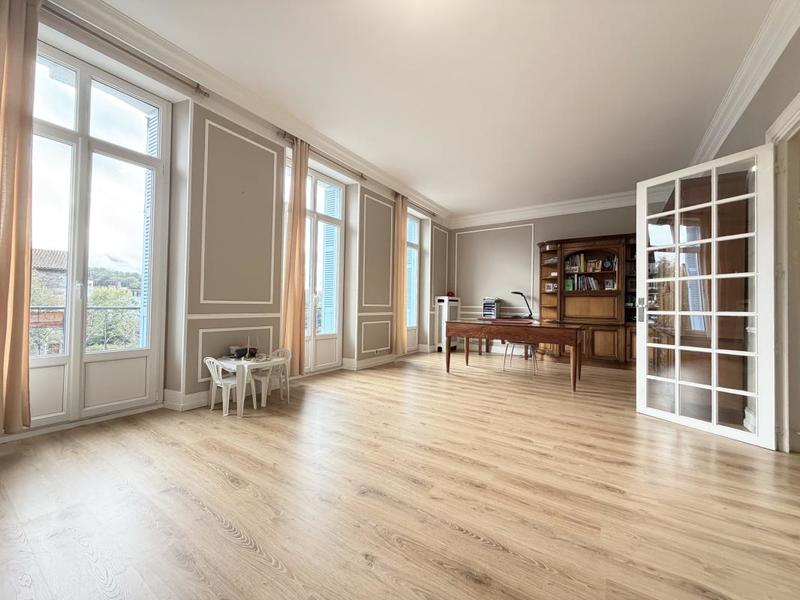 Maison bourgeoise - 266 m² - 12 pièces