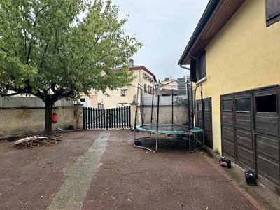 Maison - 202 m² - 9 pièces