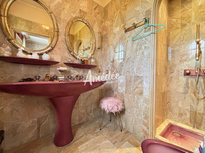 Maison traditionnelle - 228 m² - 5 pièces