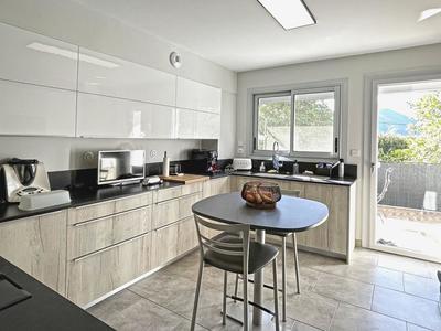 Appartement - 153 m² - 8 pièces