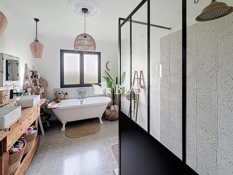 Maison - 104 m² - 4 pièces