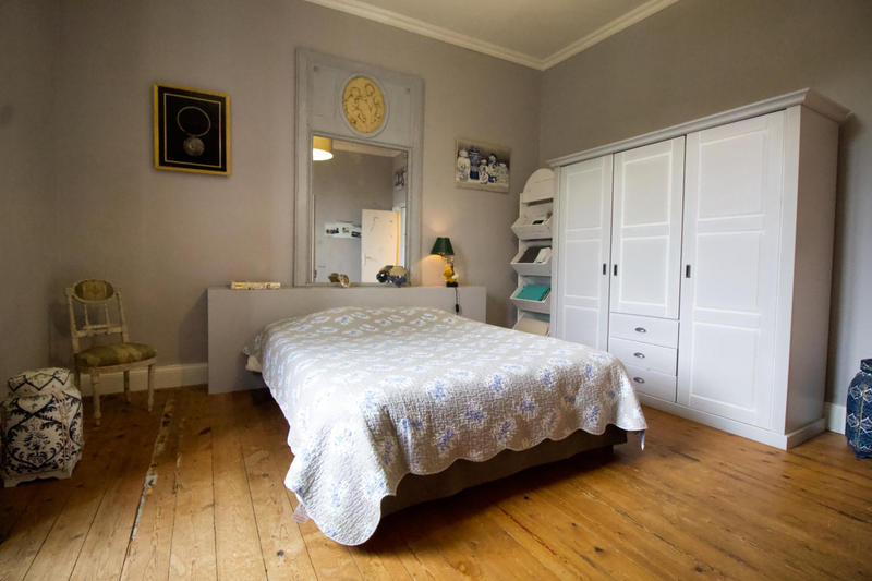 Maison - 247 m² - 15 pièces