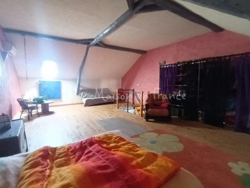 Maison en pierre - 103 m² - 2 pièces