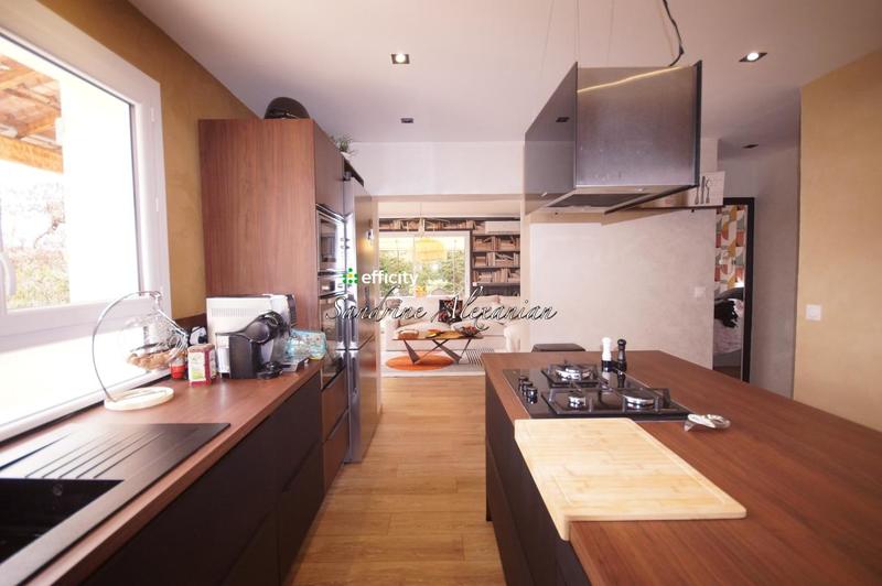 Maison - 200 m² - 6 pièces