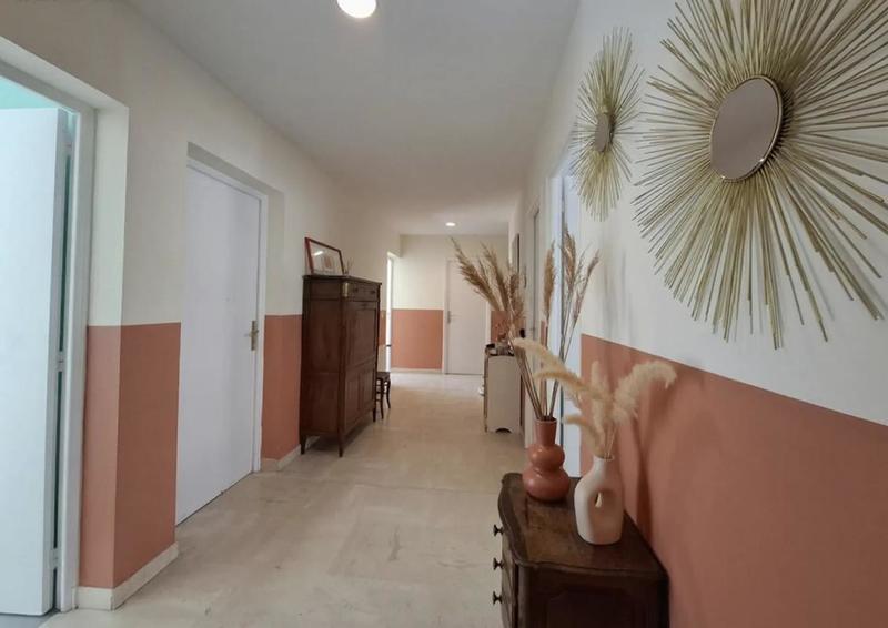 Maison - 212 m² - 9 pièces