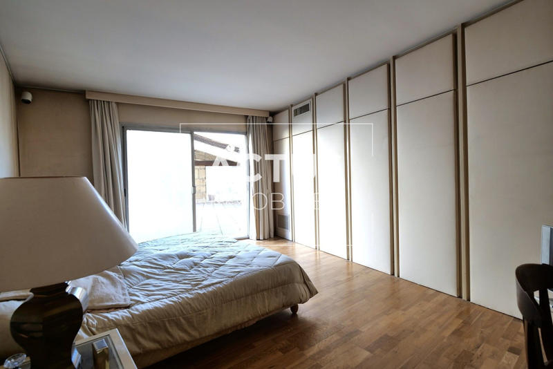 Maison - 439 m² - 9 pièces