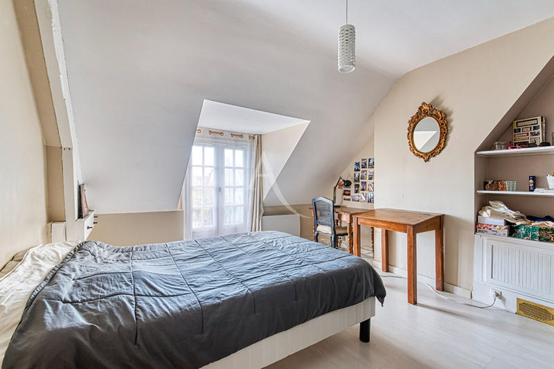 Maison - 210 m² - 6 pièces