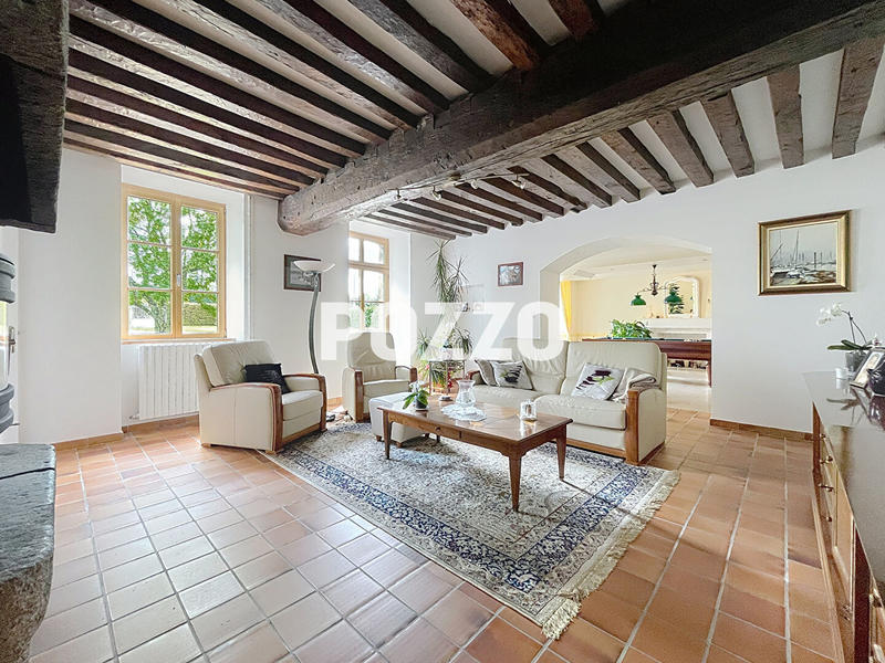 Maison - 240 m² - 9 pièces