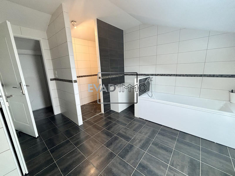 Maison - 233 m² - 7 pièces