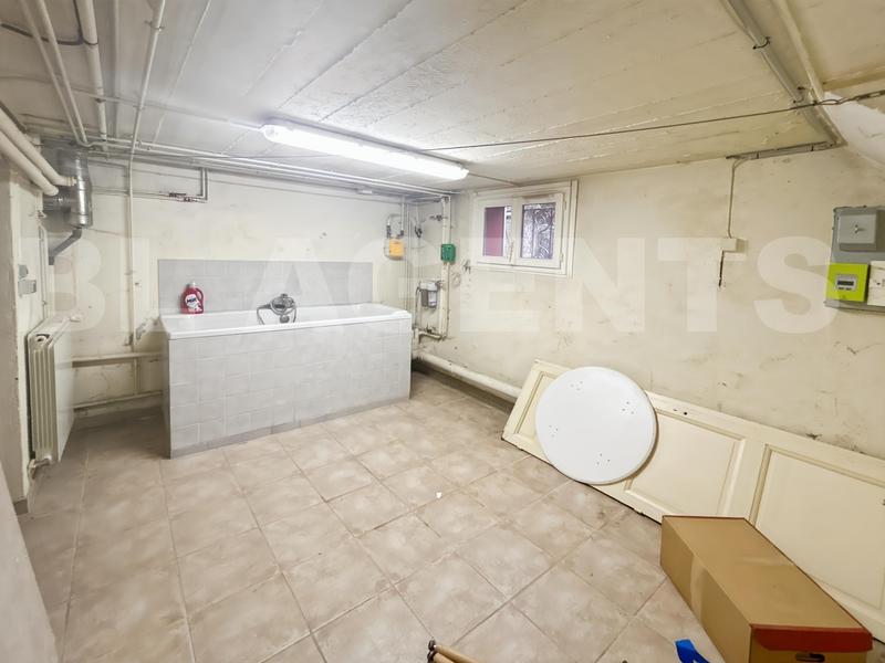 Maison de ville - 263 m² - 9 pièces