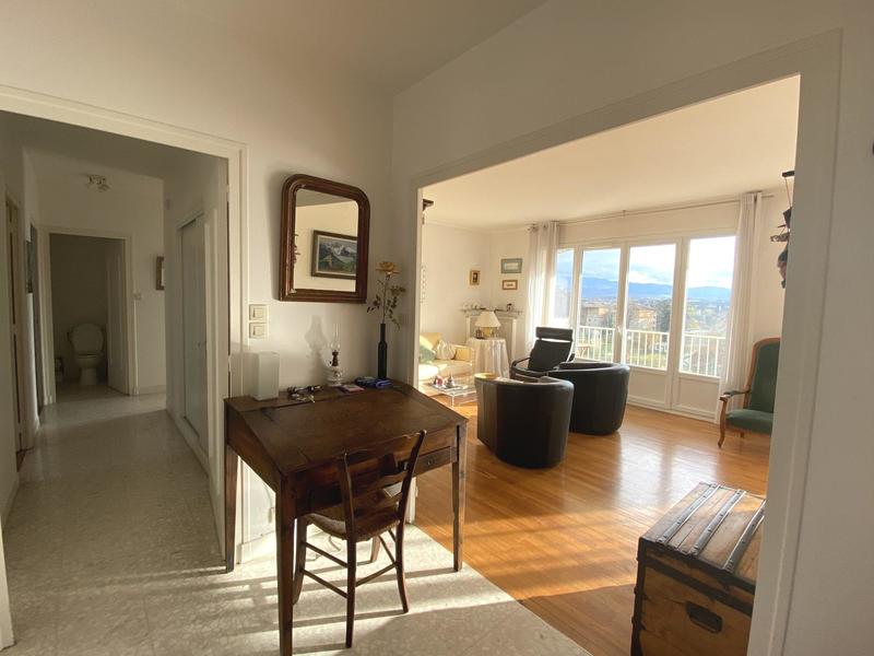 Appartement - 98 m² - 5 pièces