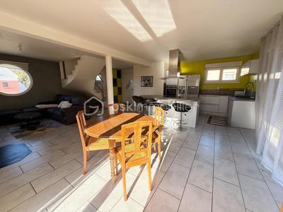 Maison - 90 m² - 4 pièces