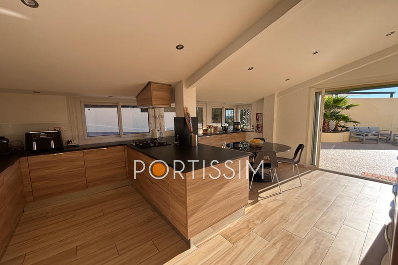 Maison - 242 m² - 5 pièces