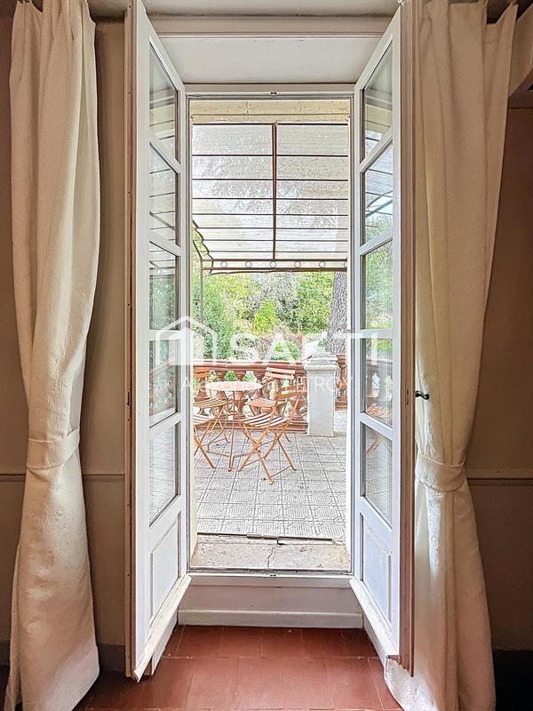 Maison - 200 m² - 10 pièces