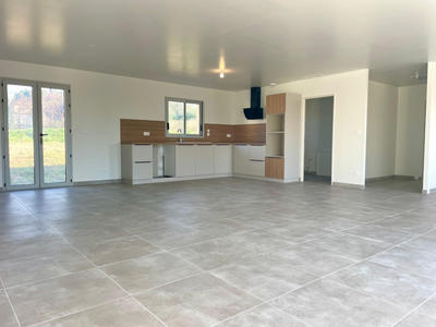 Maison - 140 m² - 5 pièces