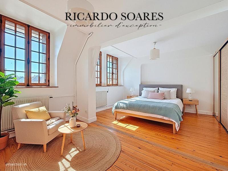 Propriété - 257 m² - 10 pièces