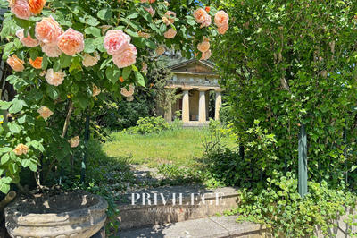 Maison - 250 m² - 7 pièces