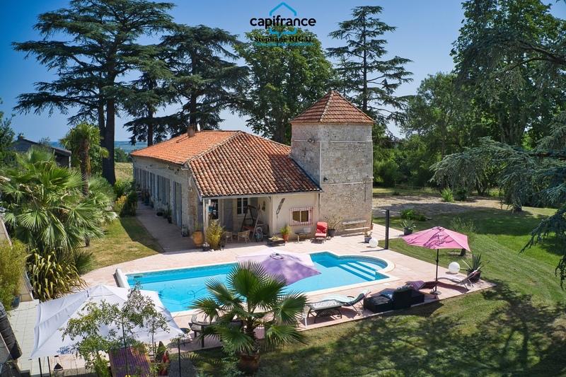 Propriété - 210 m² - 14 pièces