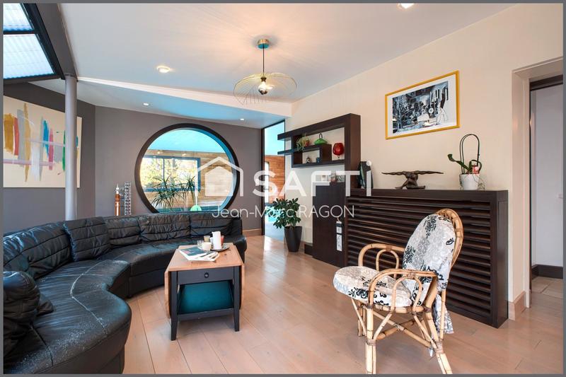 Maison - 264 m² - 7 pièces