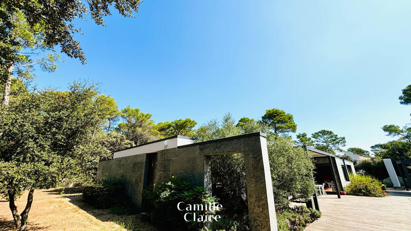 Maison - 240 m² - 5 pièces