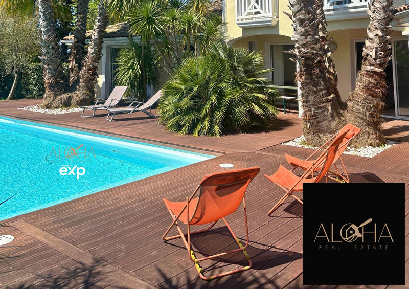 Villa - 260 m² - 8 pièces