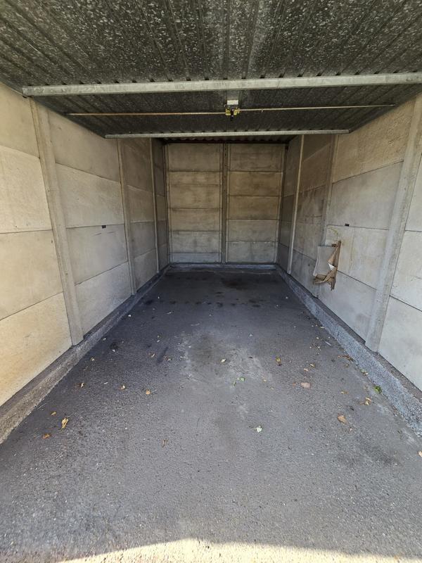 Parking / Garage - 12 m²