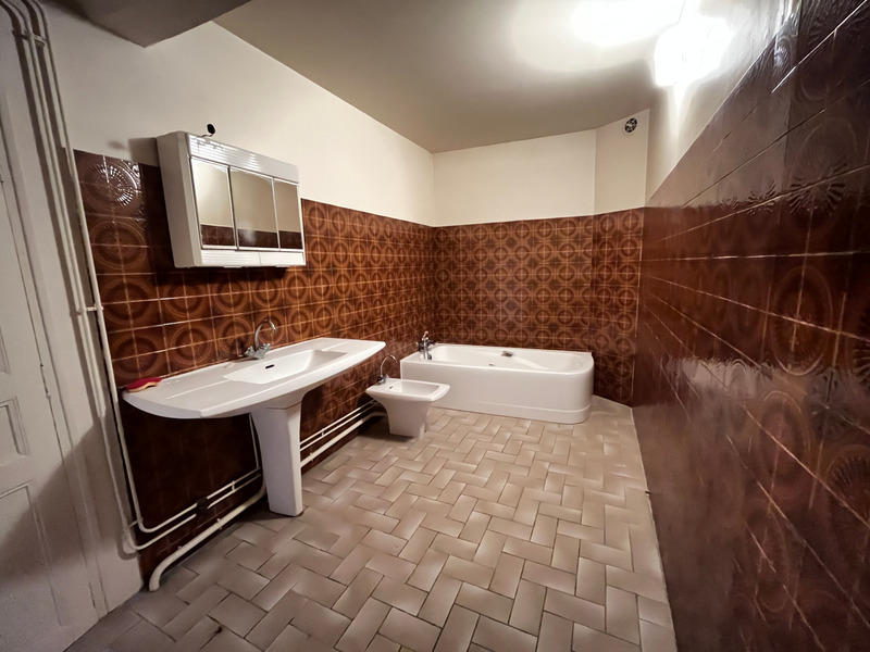 Maison - 305 m² - 8 pièces