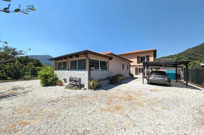 Maison - 198 m² - 8 pièces