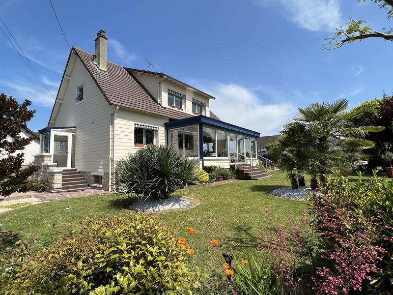 Maison traditionnelle - 132 m² - 7 pièces