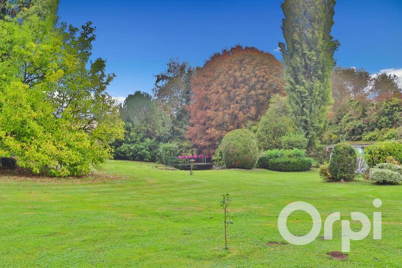 Maison - 275 m² - 10 pièces